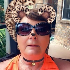 Meet your Posher, Leah